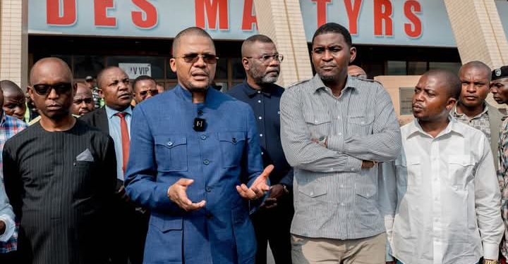 Infrastructures:Didier Budimbu fait une visite surprise au stade des martyrs.